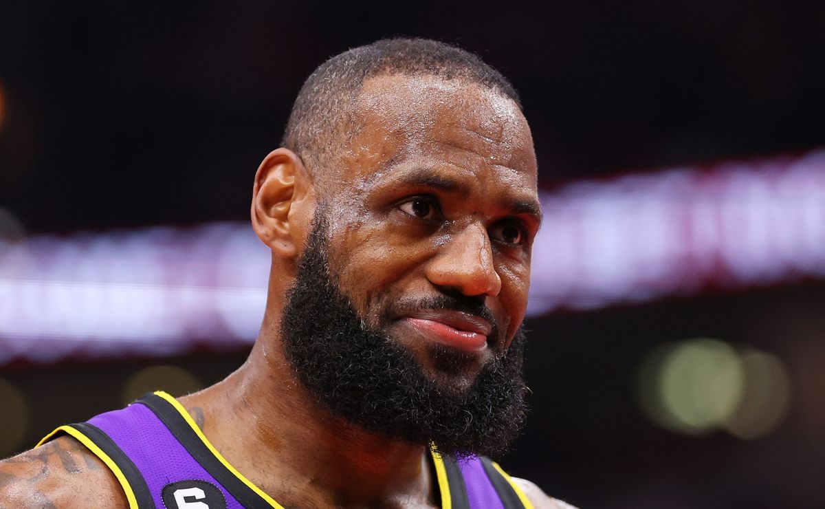 LeBron James sends very special message to Bronny James after being ...