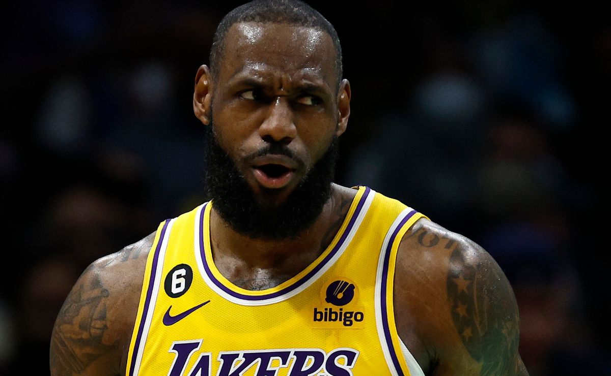 Los Angeles Lakers’ LeBron James celebrates NFL star’s recent honors