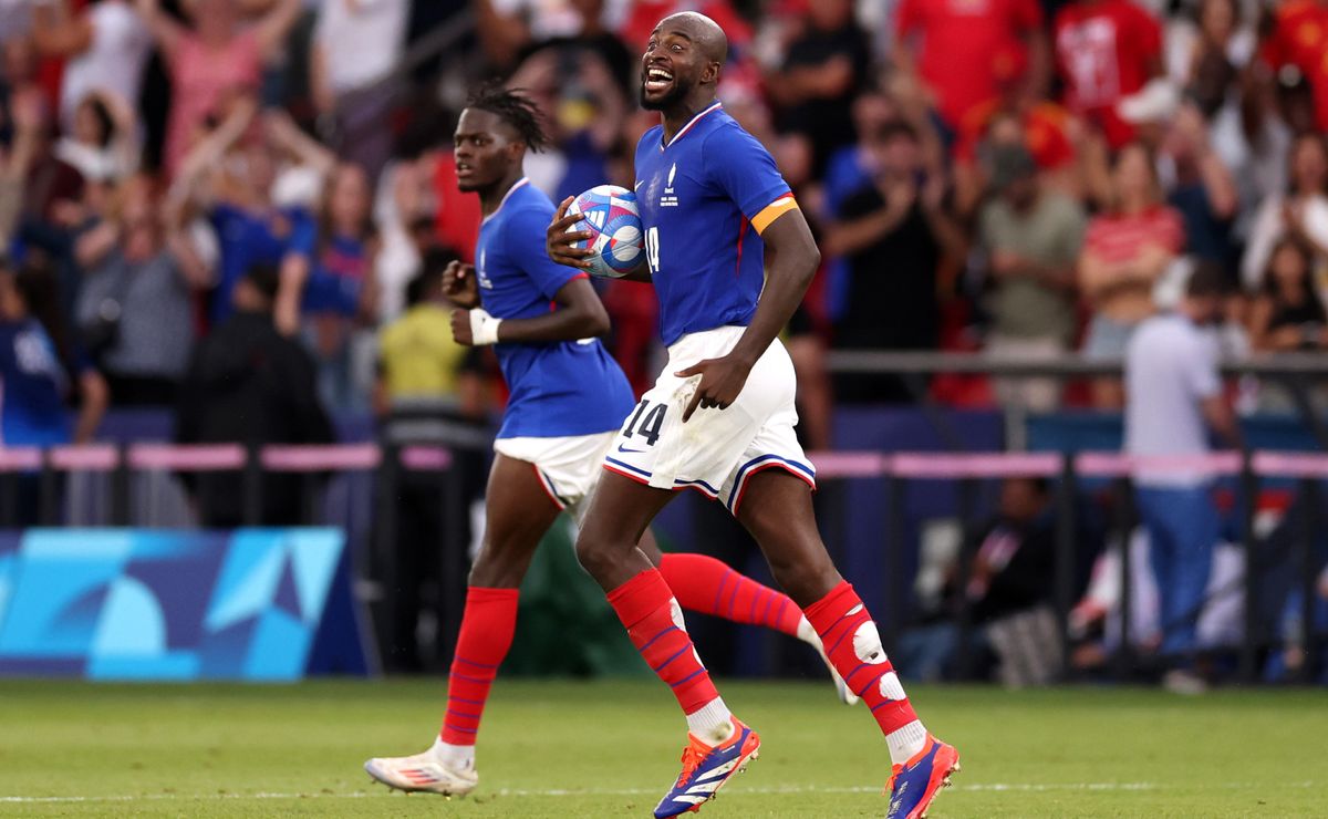 Video Mateta equalizes for France after VAR decision, makes it 33 vs