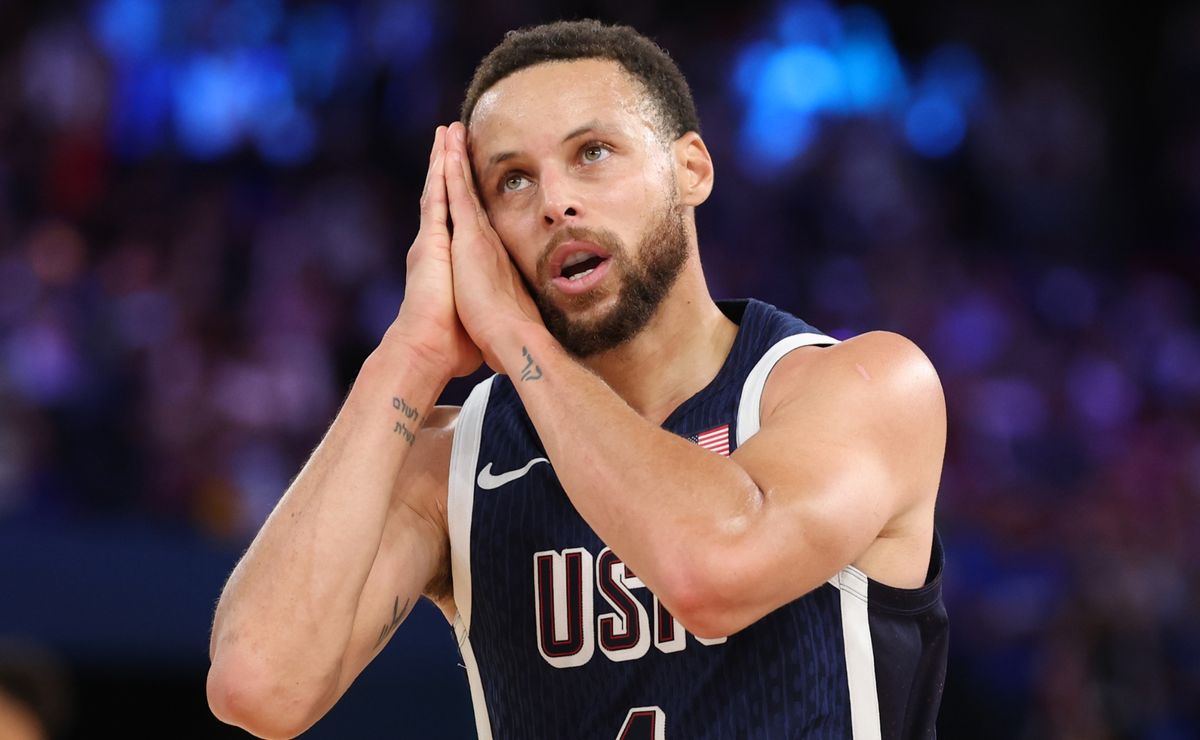 Video: Stephen Curry gives Team USA gold medal vs France with ...