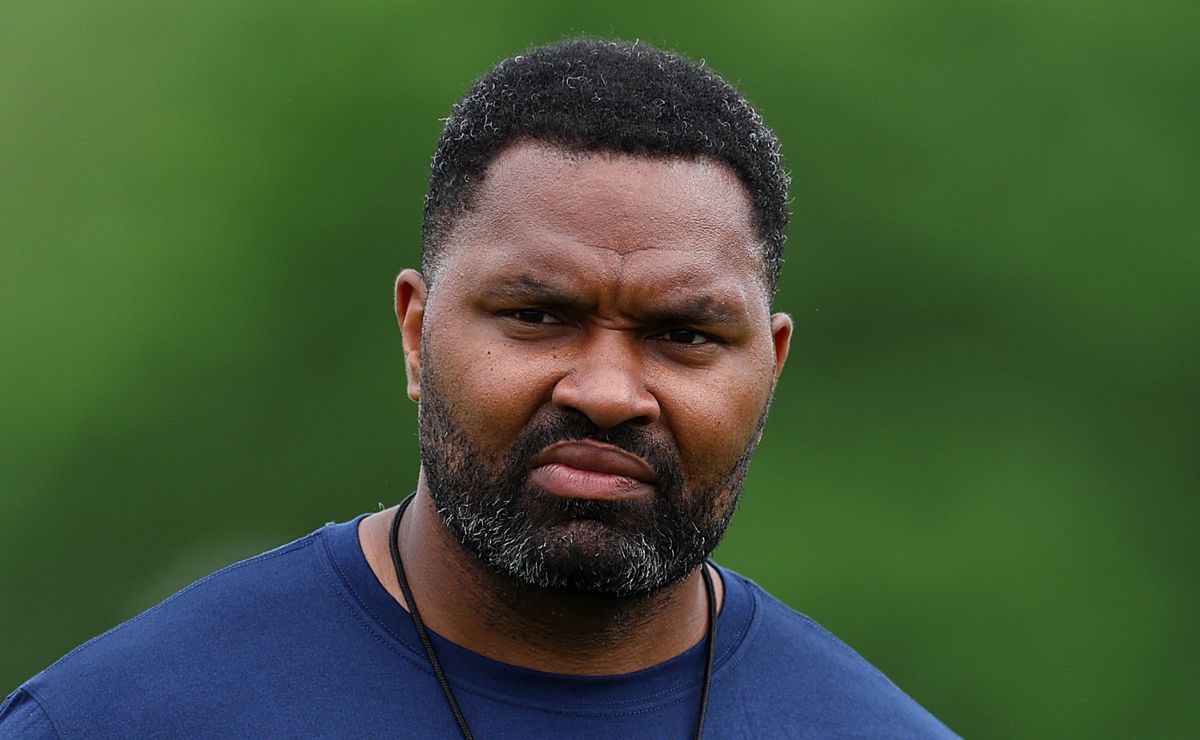 Jerod Mayo answers whether Drake Maye will be starting quarterback for the Patriots