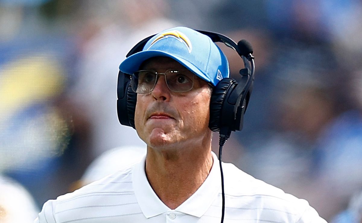 Chargers HC Jim Harbaugh discusses whether winning is harder in the NFL or college football