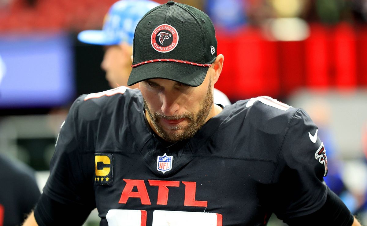 NFL News: Will Falcons HC Raheem Morris bench Kirk Cousins after tough performance against the Chargers?