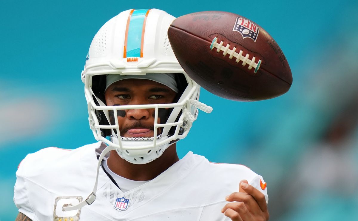 NFL News Mike McDaniel confirms Dolphins want to resign former backup
