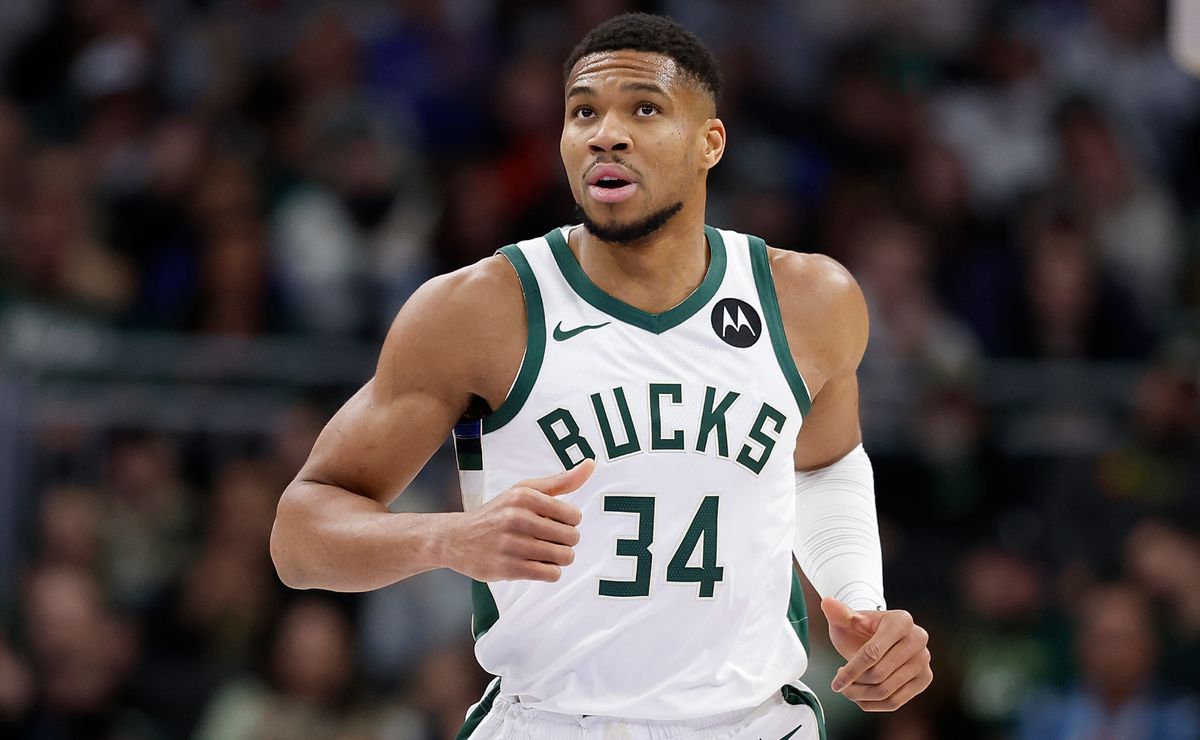Giannis Antetokounmpo delivers strong message to teammates amid Bucks
