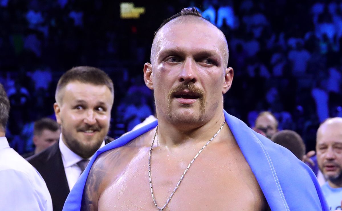 Evander Holyfield sends a message to Oleksandr Usyk about his boxing career