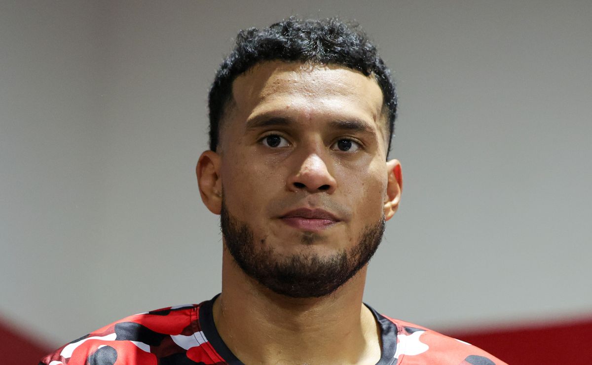 David Benavidez turns to Mike Tyson with a bold request after Jake Paul's fiasco