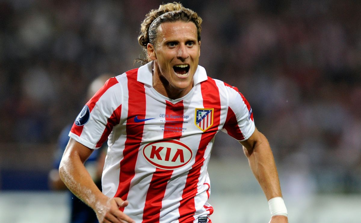 Diego Forlan claims he's better than Lionel Messi and Cristiano Ronaldo ...