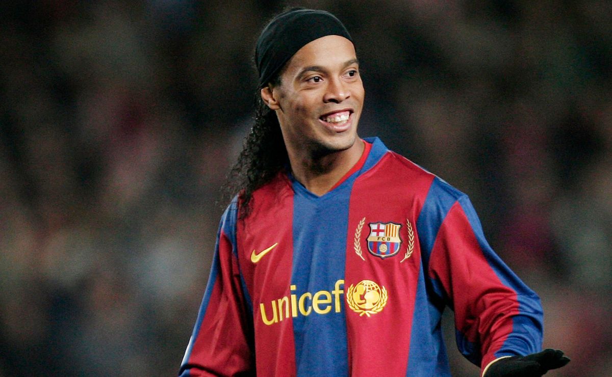 WHY RONALDINHO IS THE BEST PLAYER visual data 6