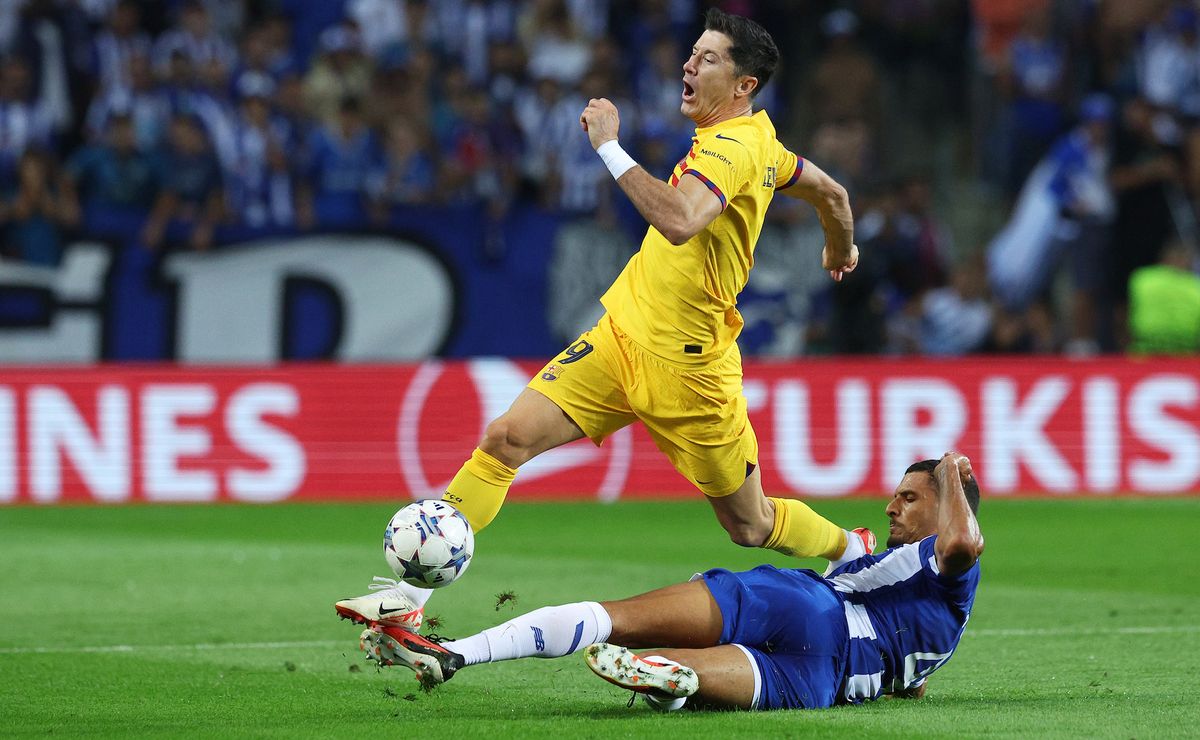 La patada que sacó a Lewandowski del duelo frente a Porto (VIDEO)