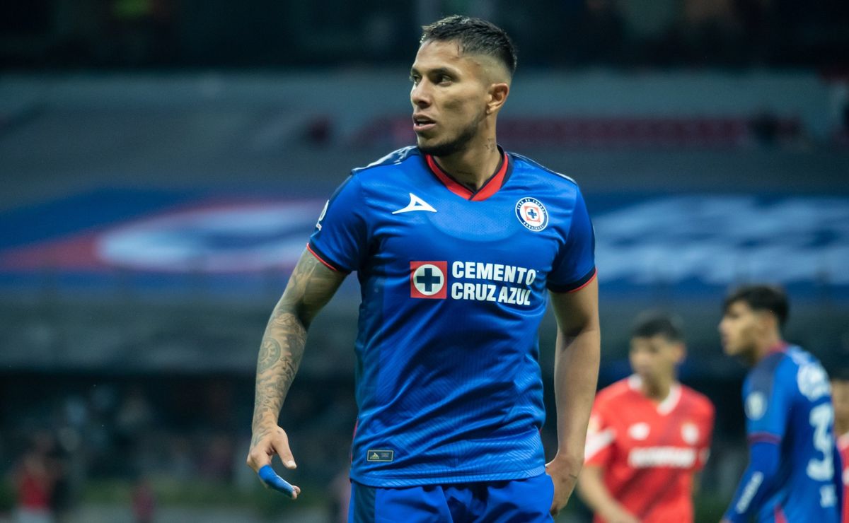 Destacan liderazgo de Carlos Salcedo en Cruz Azul - Vamos Azul