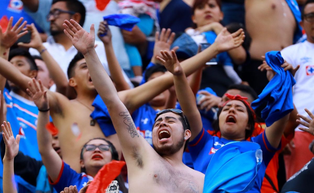 Fans have a desperate request for Cruz Azul