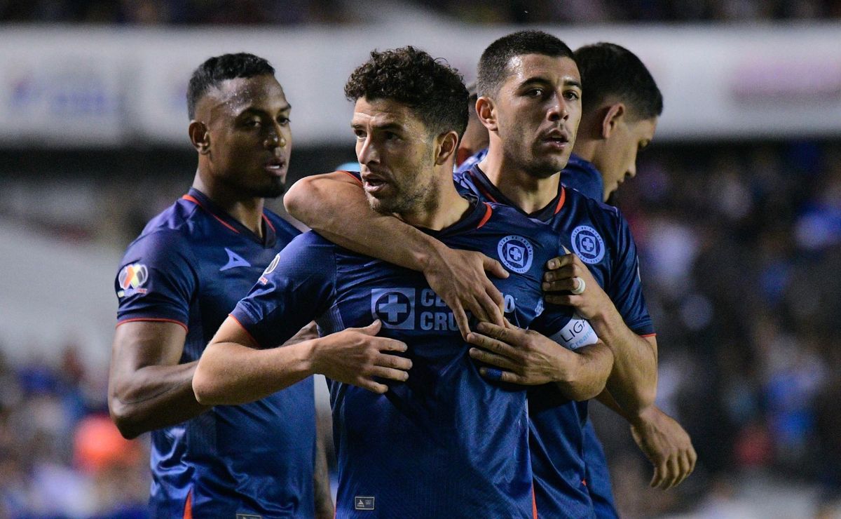 Who will replace Ignacio Rivero in the Cruz Azul lineup?