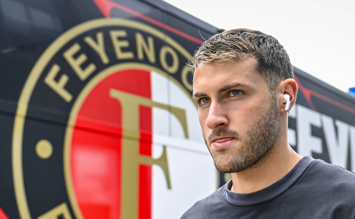 Feyenoord reject Nottingham’s offer for Santiago Gimenez