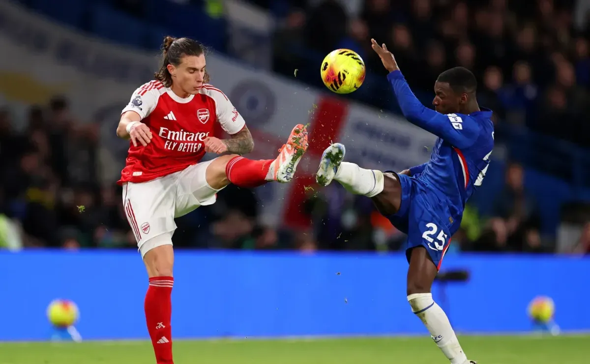 VIDEO | Moisés Caicedo salió expulsado contra el Arsenal de Piero Hincapié