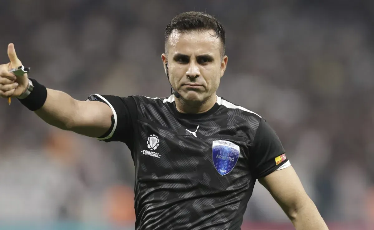 Piero Maza, el árbitro de Atlético Mineiro vs. Lanús.