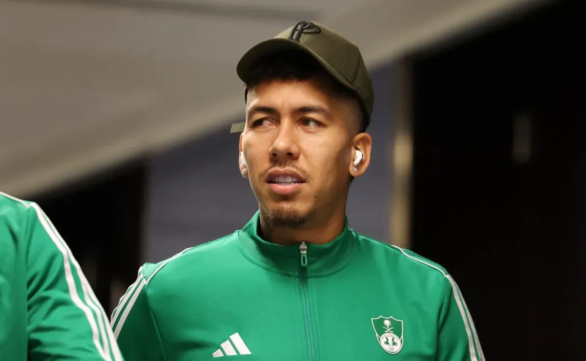 COBIÇADO: Flamengo disputa com Corinthians e Real Madrid a contratação de Roberto Firmino