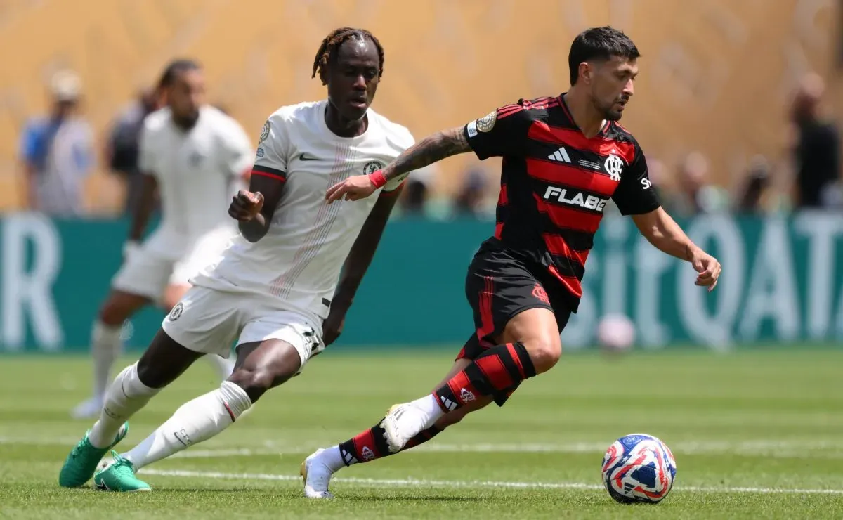 Arrascaeta enaltece Flamengo após triunfo sobre o Chelsea no Mundial de Clubes.