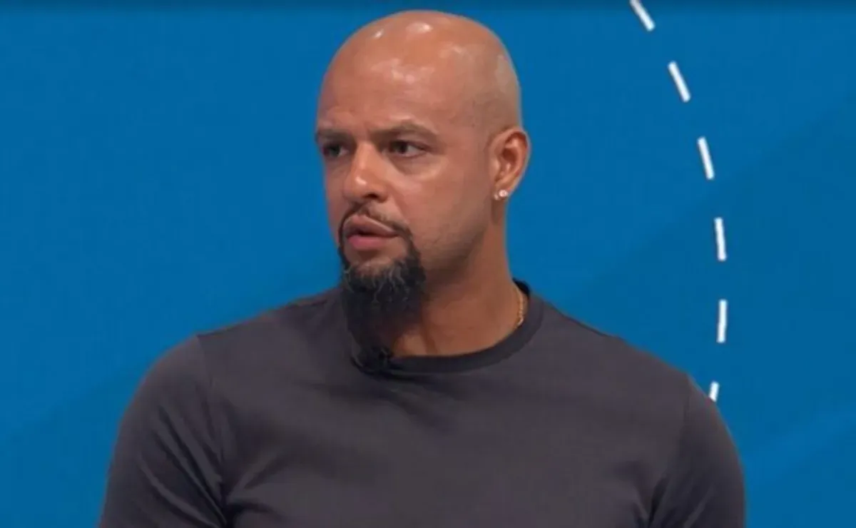 Felipe Melo responde a torcedor do Flamengo nos Estados Unidos após conquistas.