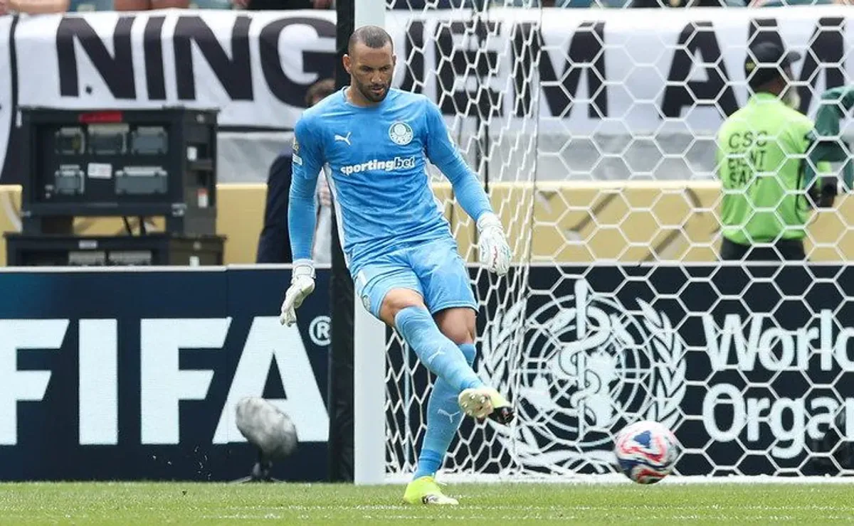 Weverton permanece como único titular do Palmeiras desde final do Mundial.