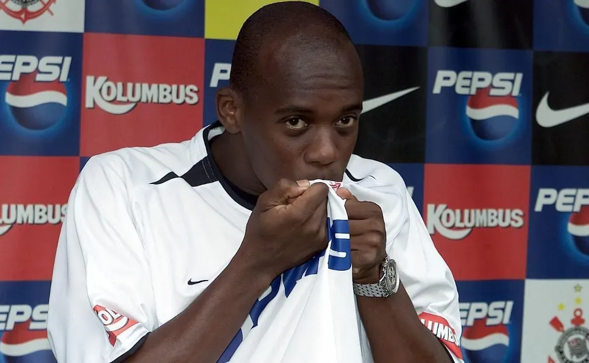 Ex-jogador Régis Pitbull é detido em São Paulo após fugir da justiça