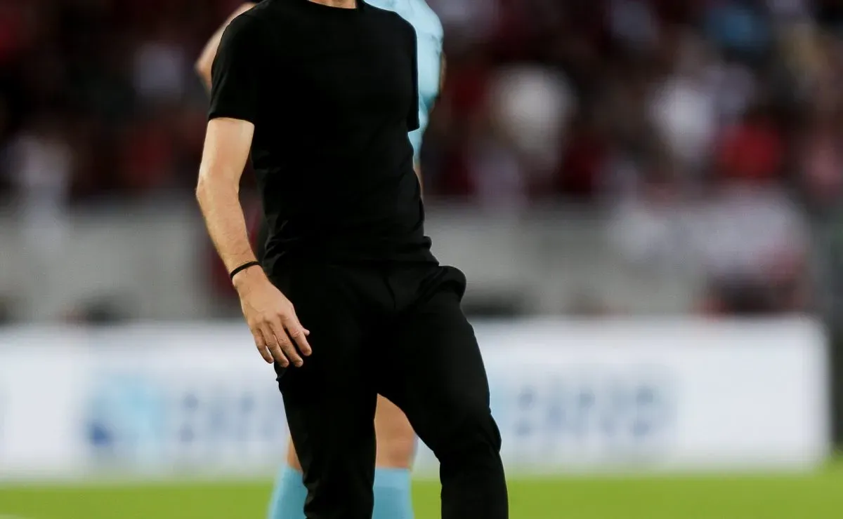 Michael aguarda decisão da diretoria do Flamengo para deixar o Clube