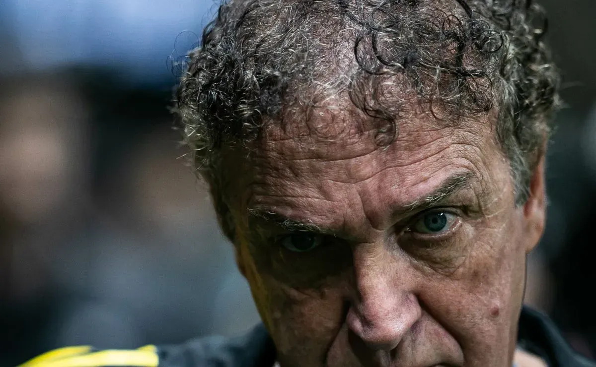 Cuca relata bastidores inéditos antes de partida entre Flamengo e Atlético-MG.