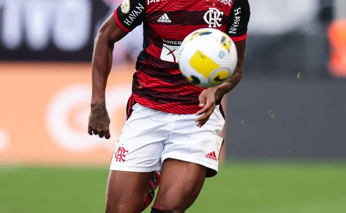 Possível Contratação de Vitinho Pelo Corinthians Dependerá de Proposta de Três Anos