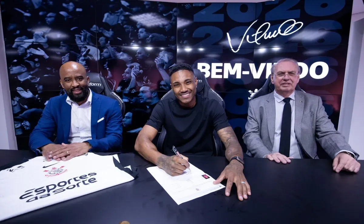 Vitinho chega ao Corinthians com dúvida sobre condição física para Dorival.