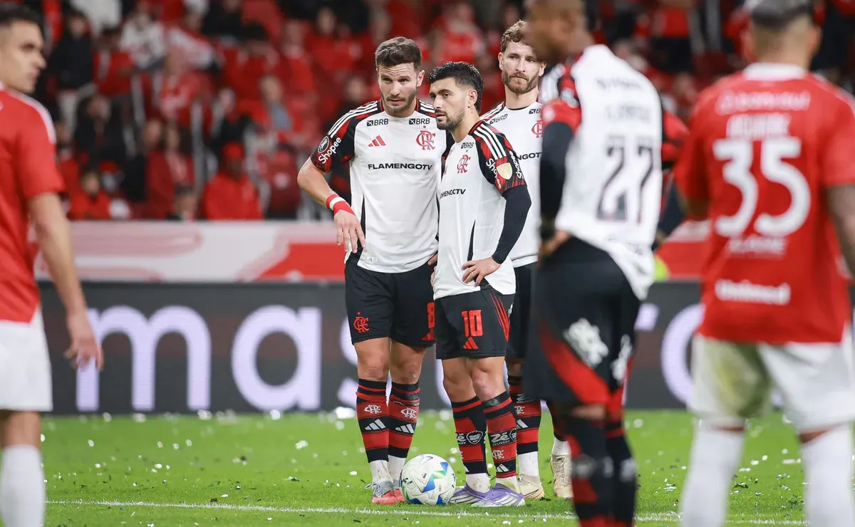 Destaque nas avaliações: Arrascaeta e Plata se destacam, Rochet e Alan Patrick desapontam.