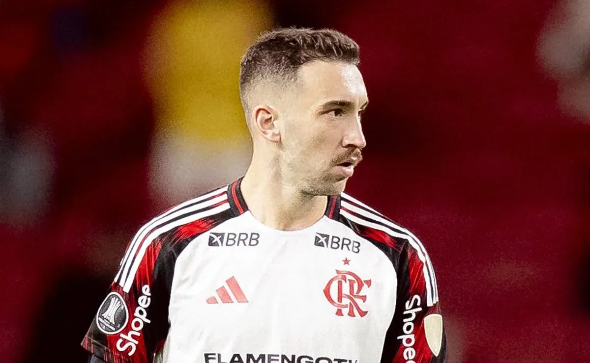 Leo Ortiz planeja futuro vitorioso no Flamengo e destaca permanência no clube