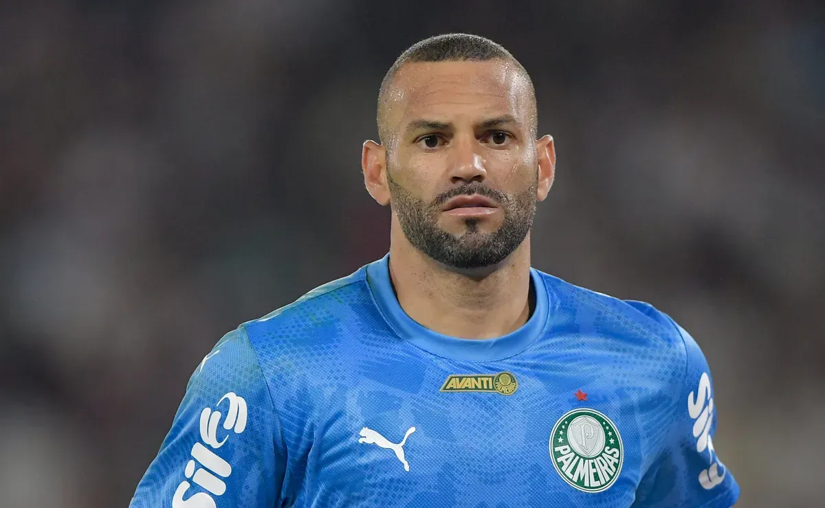 Palmeiras pode perder Vitor Roque, Piquerez e Weverton para clássico contra o Corinthians