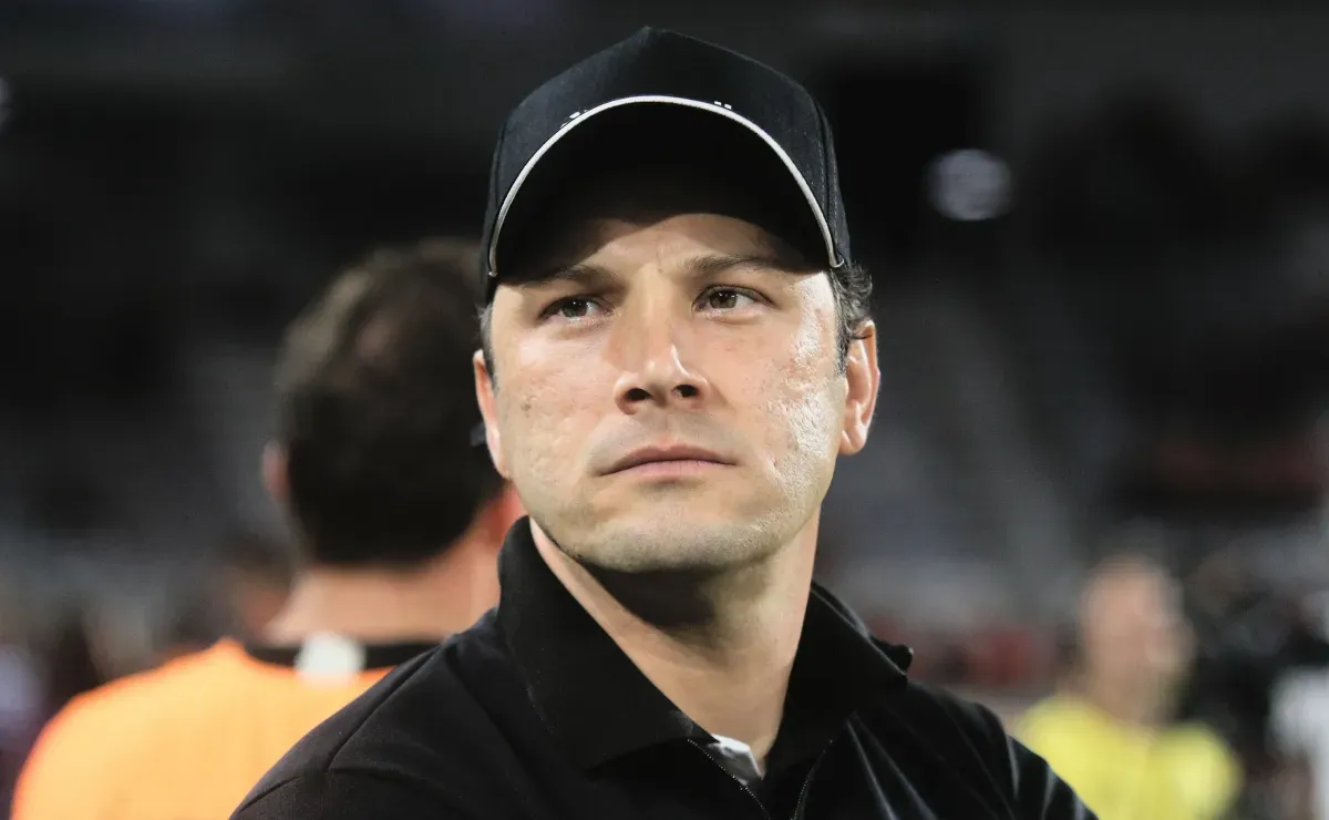 Bruno Pivetti comenta saídas de jovens talentos do Flamengo e parcerias com Filipe Luís