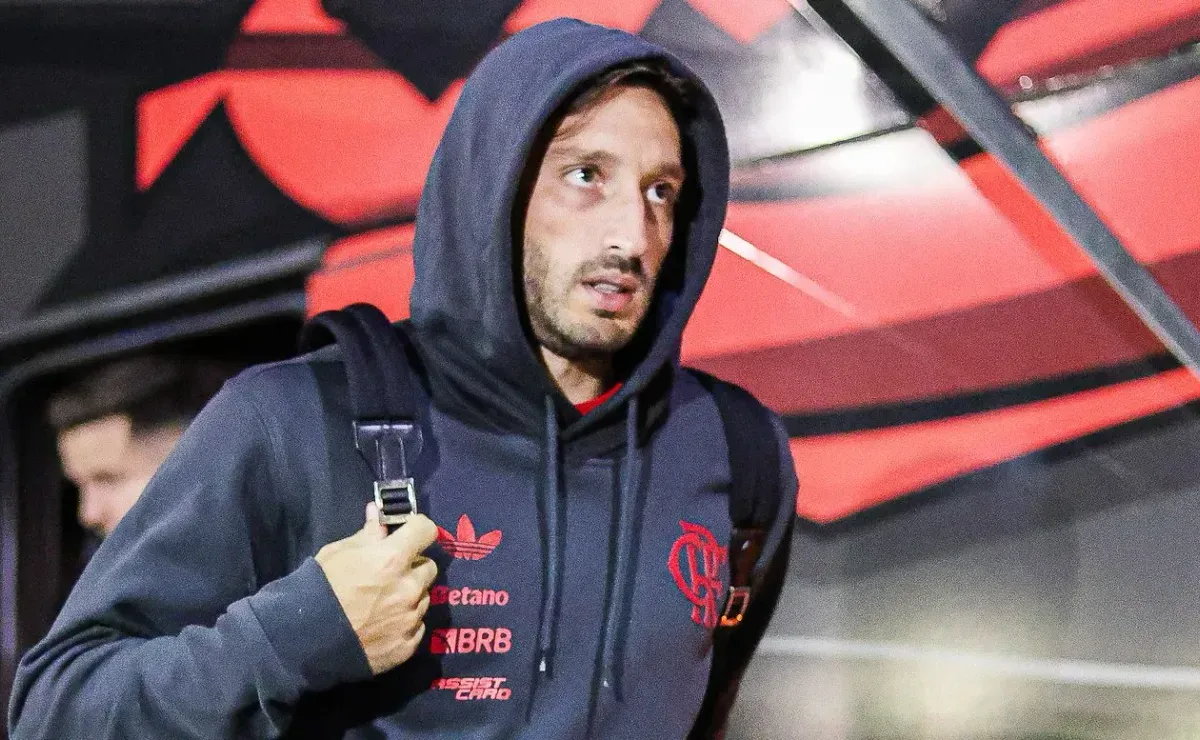 Matías Viña retorna ao Flamengo em boa forma após 90 minutos com o Uruguai