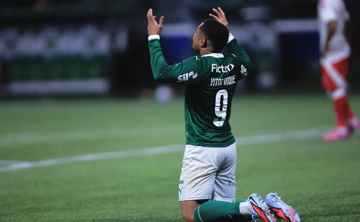 Vitor Roque brilha em vitória do Palmeiras e gera reações nas redes sociais