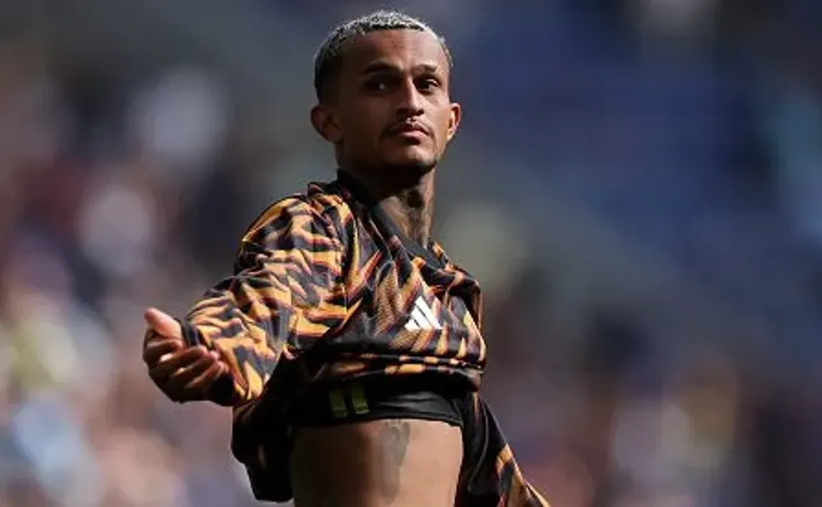 Wesley brilha em derrota da Roma, enquanto Gerson enfrenta desafios na Itália