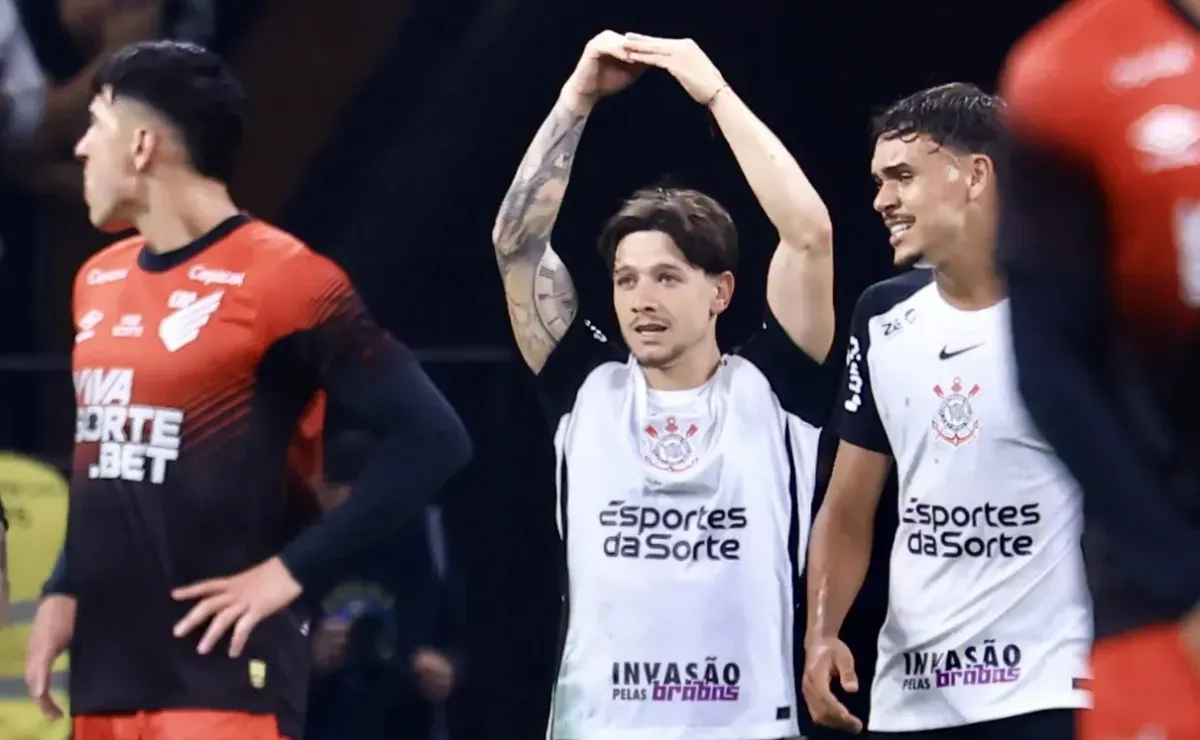 Rodrigo Garro atinge 100 dias em tratamento no departamento médico do Corinthians