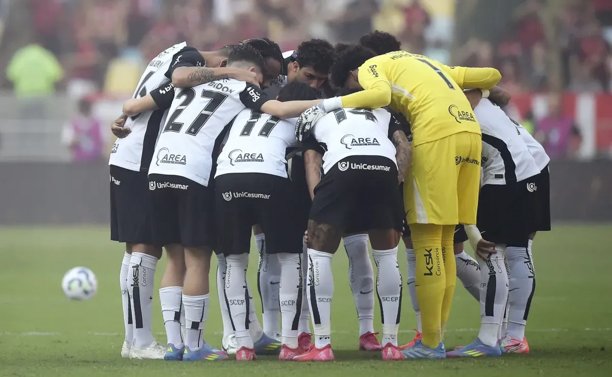 Corinthians usa novo uniforme contra Flamengo e tenta sair da fase negativa
