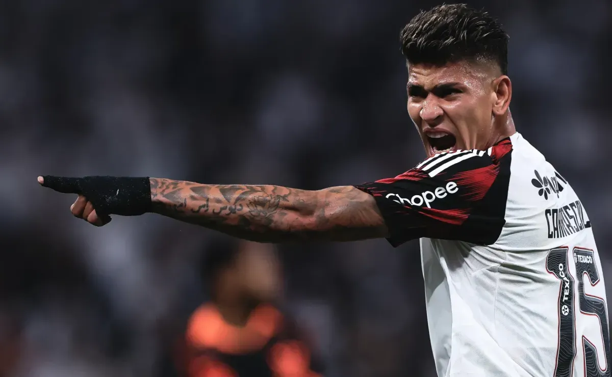 Carrascal brilha e se destaca após dois meses no Flamengo com medalhão no chinelo