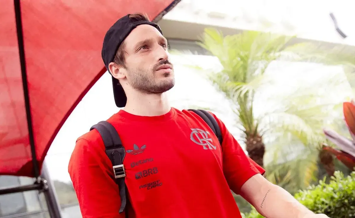 Filipe Luís acena com apoio e Matías Viña ganha nova oportunidade no Flamengo, após ajustes na equipe