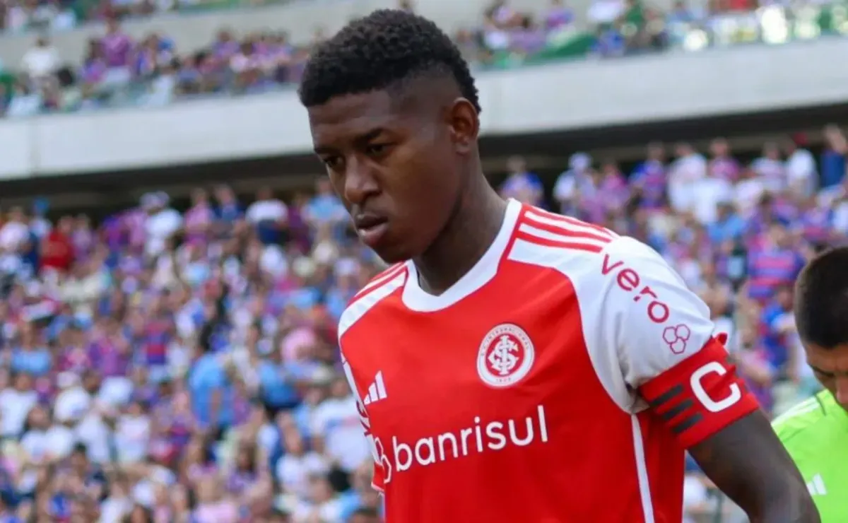 Flamengo supera clube francês na disputa por Vitão, e zagueiro do Inter provoca nas redes sociais