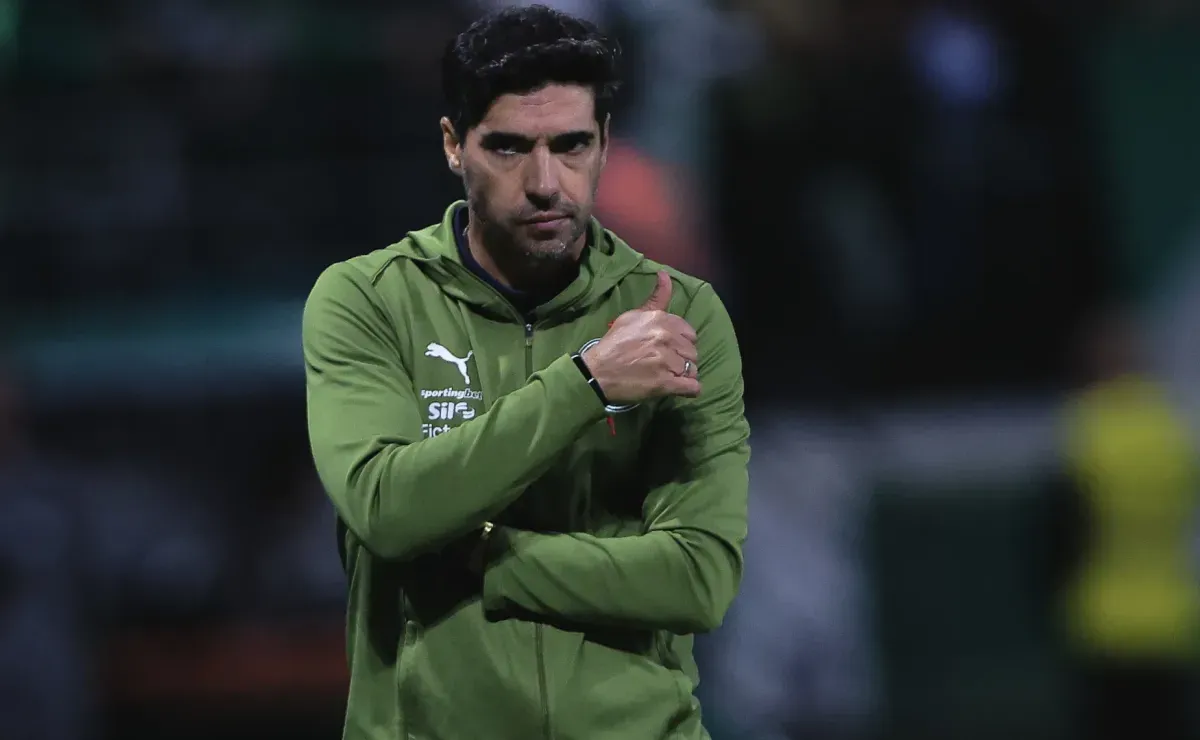 Abel Ferreira se desentende com a torcida do Palmeiras e ex-presidente aconselha a 