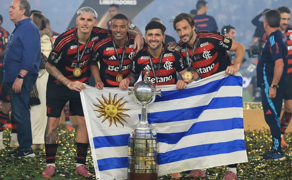 Não vai sair? De La Cruz reconsidera proposta do River Plate e pensa em ficar no Mengão