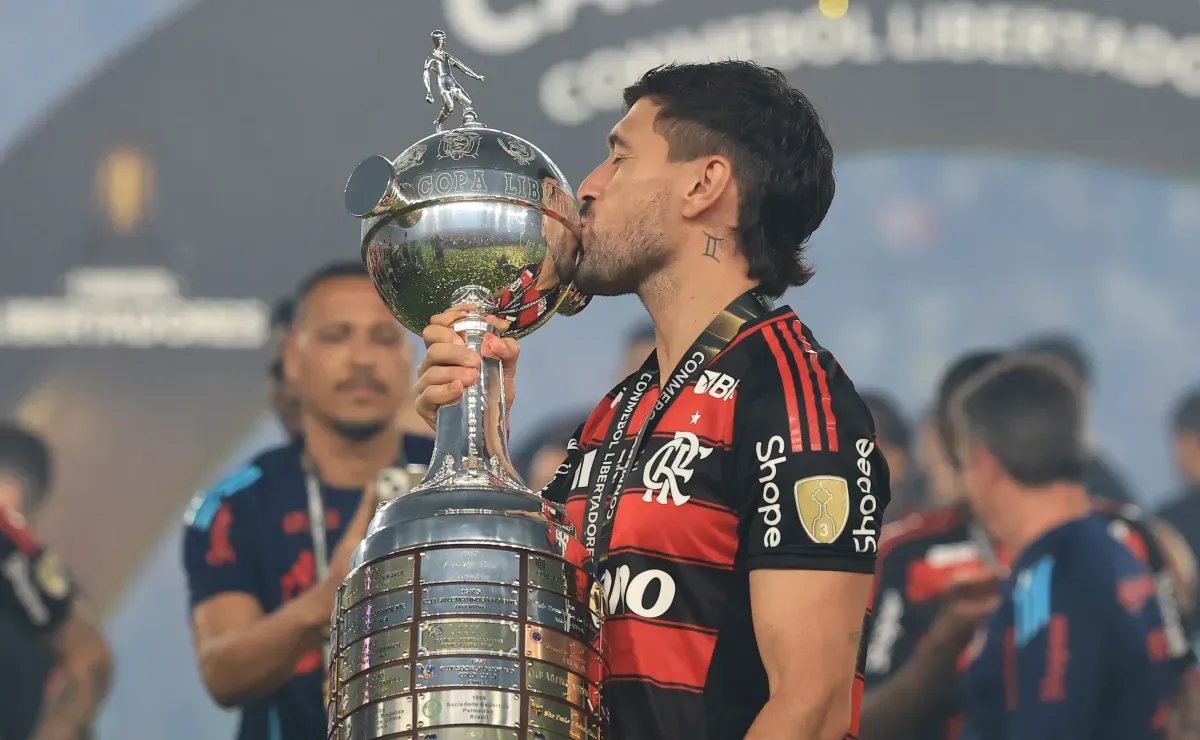 Maior estrangeiro da história do Brasil? Arrascaeta se torna o estrangeiro mais vencedor da história da Bola de Prata