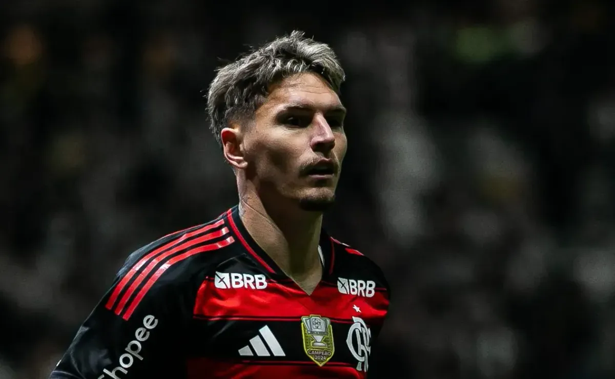 Varela desmente rumores sobre saída de De La Cruz do Flamengo: Não falou nada disso