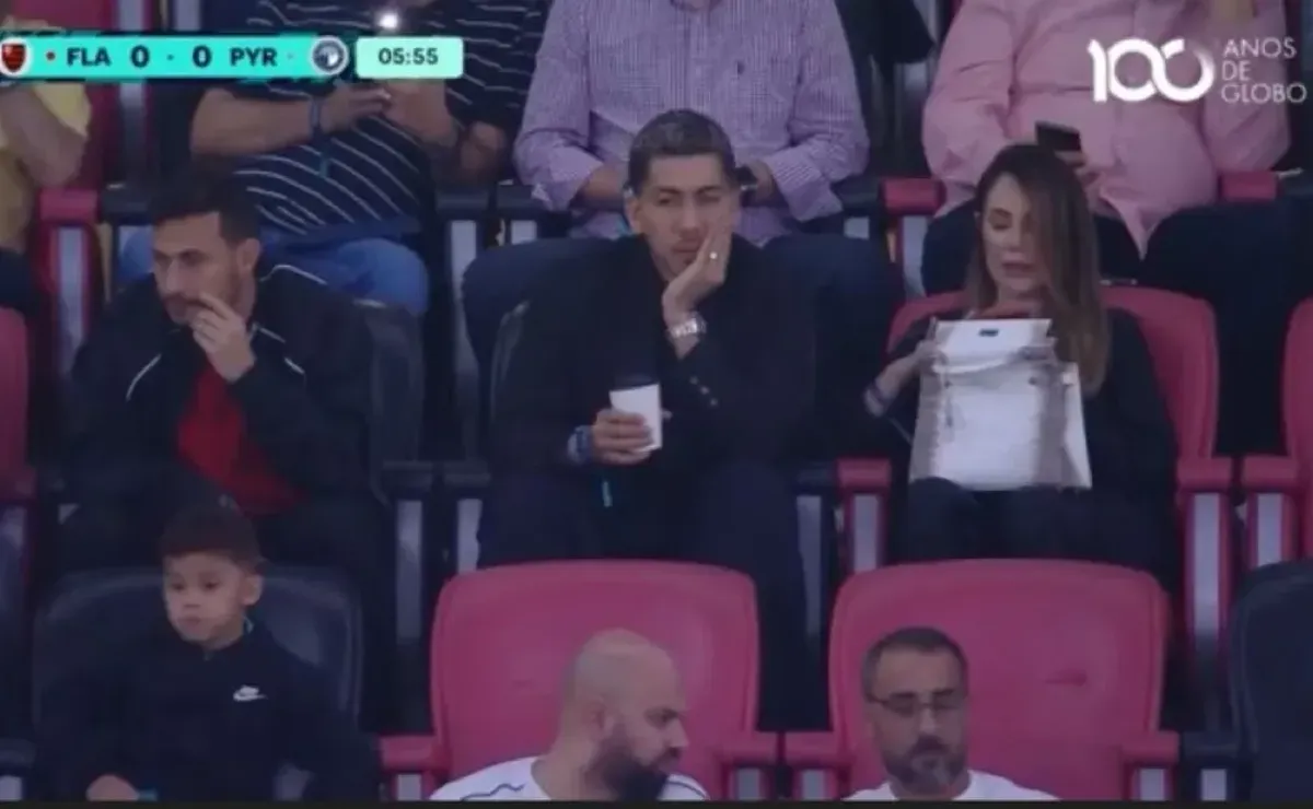 Firmino vibra na arquibancada, enquanto Flamengo e Al-Hilal se preparam para semifinal do Catar