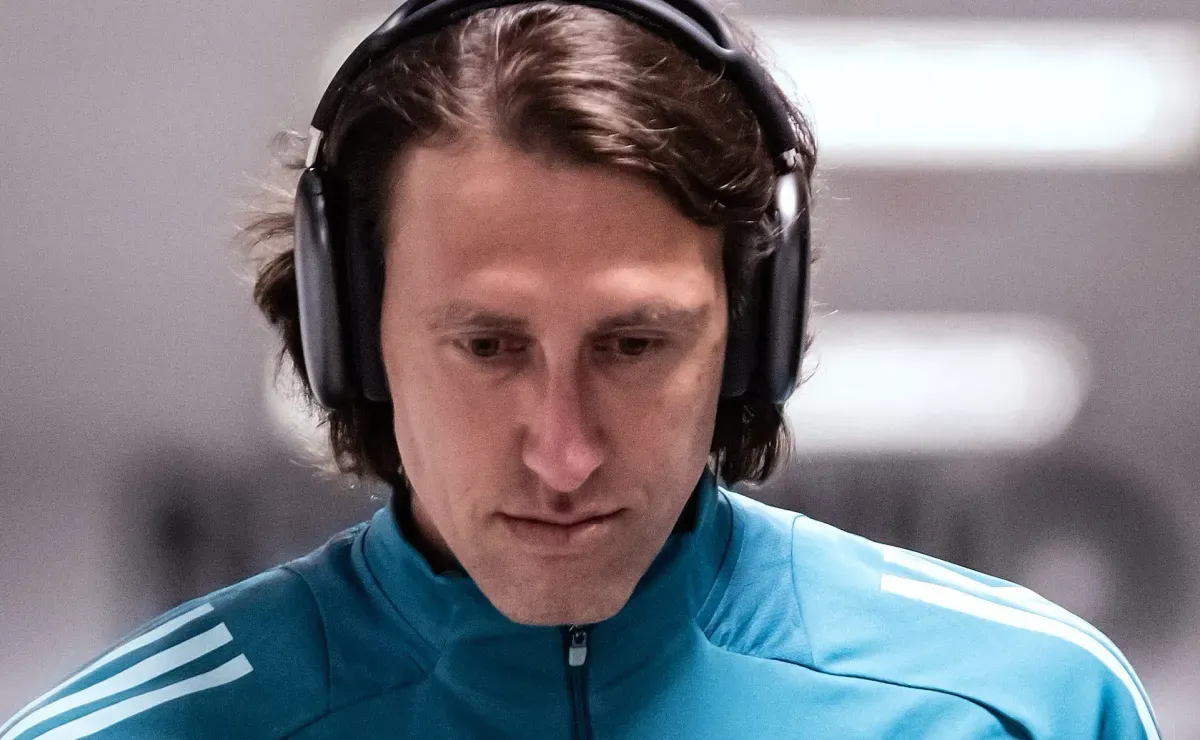 Cássio projeta futuro e desafia Hugo Souza: 