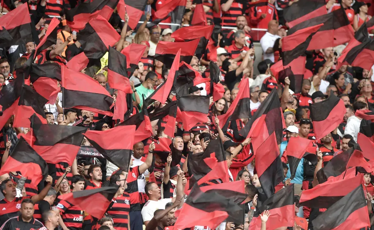 Torcida do Flamengo invade Catar em clima festivo para final do Intercontinental, lotação garantida!