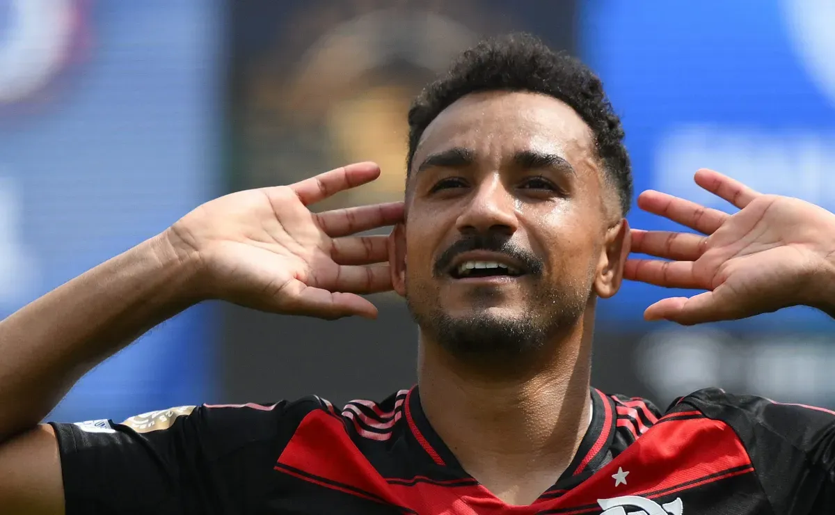 Danilo reconhece favoritismo do PSG e dispara: Decisão contra o Flamengo será complicada