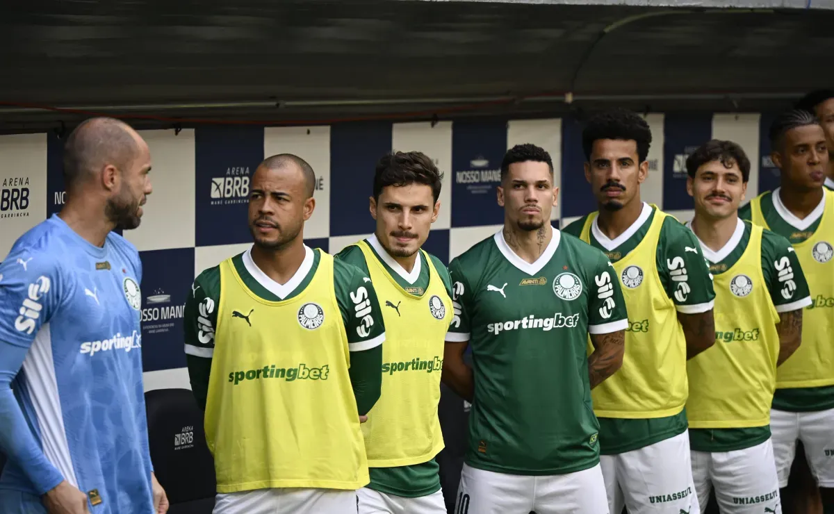 Após temporada irregular, Veiga deve permanecer no Verdão em 2026